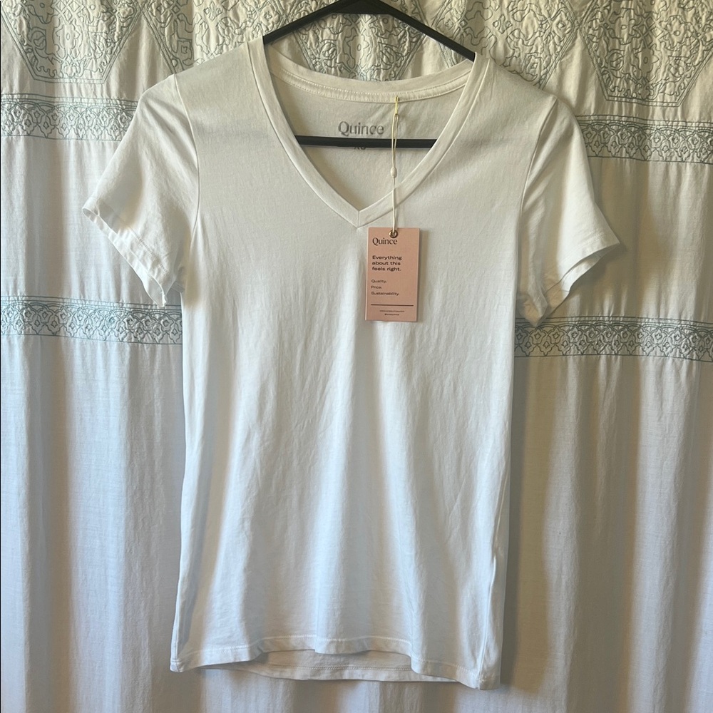 Quince Women's Classic White Short Sleeve Tee V neck